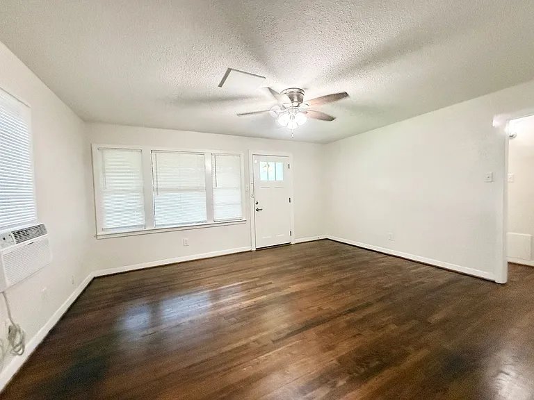 824 S Anderson St — Photo 2