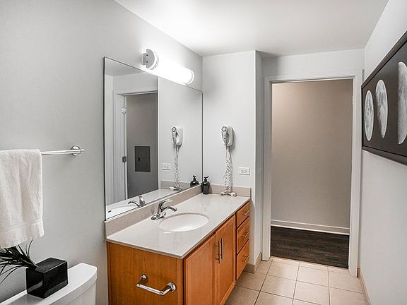 5th image of 620 W Kinzie St #3010