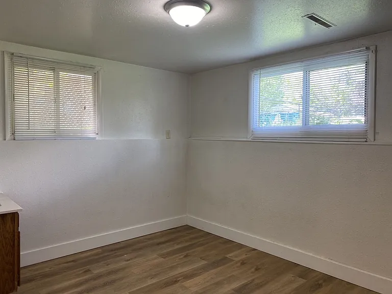 524 N Frey Ave #B — Photo 17