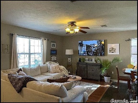 2nd image of 1515 Greenwood Cir