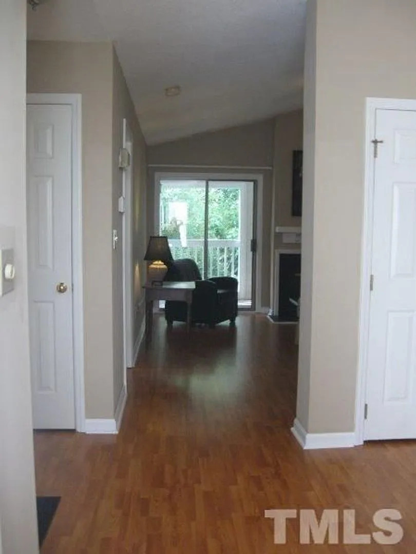 Room in 2 Bedroom Home at Sunpointe Dr — Photo 4