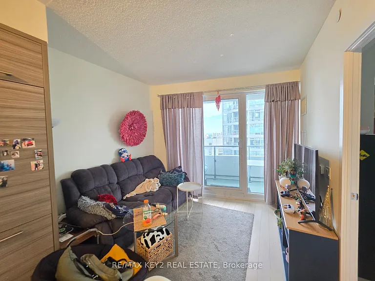2221 Yonge St #1604 — Photo 7