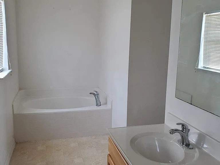 1707 Corner Meadow Cir — Photo 14
