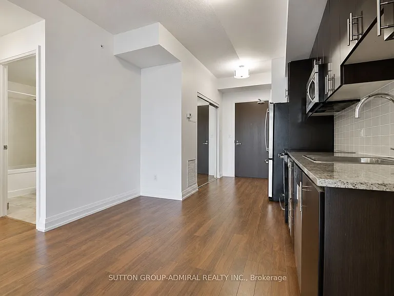 7171 Yonge St #405 — Photo 6
