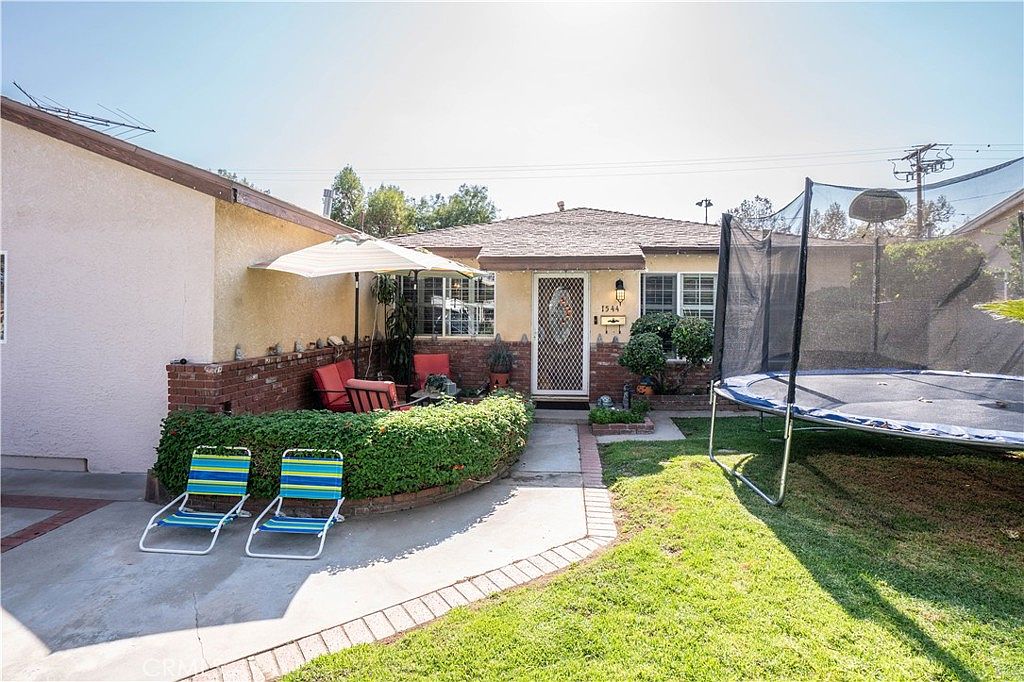 【匿名配送】HOUSES AND GARDENS IN CALIFORNIA 15440 Vista Ln, Fontana, CA 92336 | Redfin