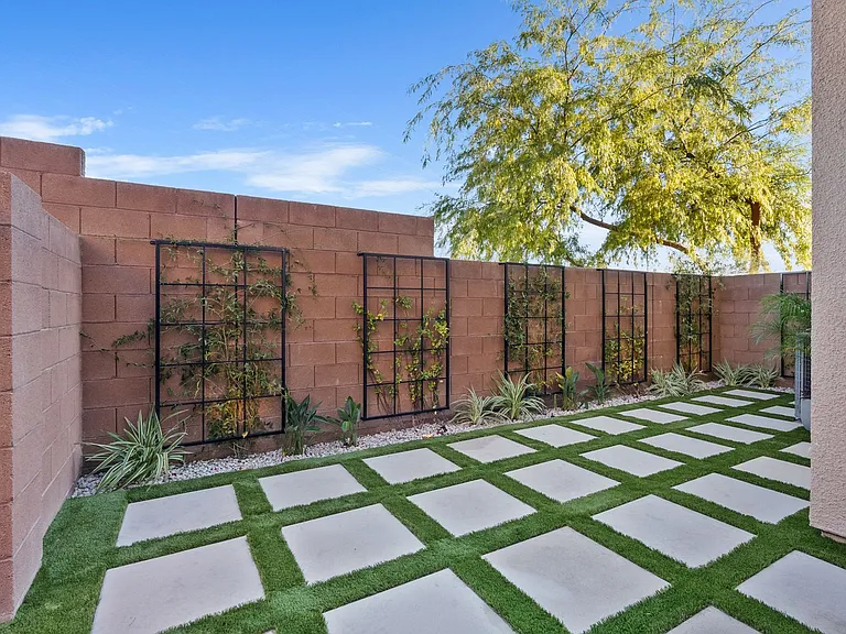 2334 Malaga Peak St — Photo 15