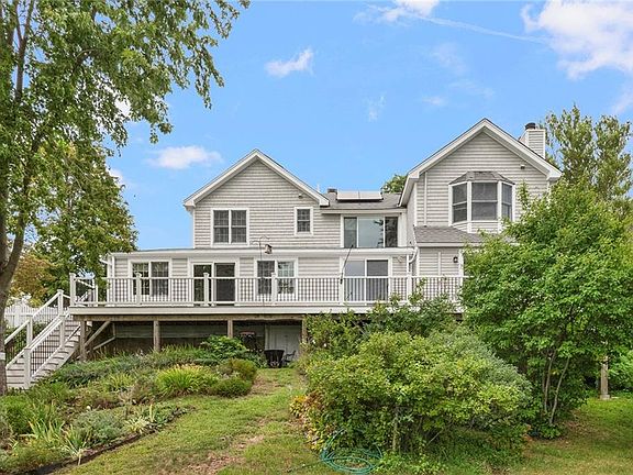 4th image of 133 Terrace Ave E