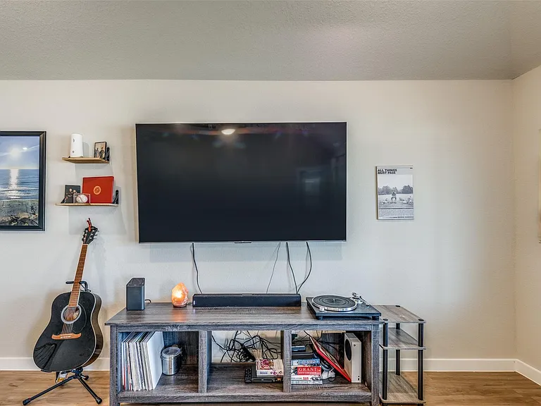 949 Gentle Moss Dr — Photo 4