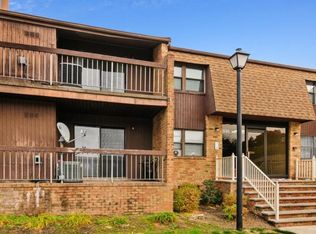 520 Sharon Ct, Woodbridge, NJ 07095