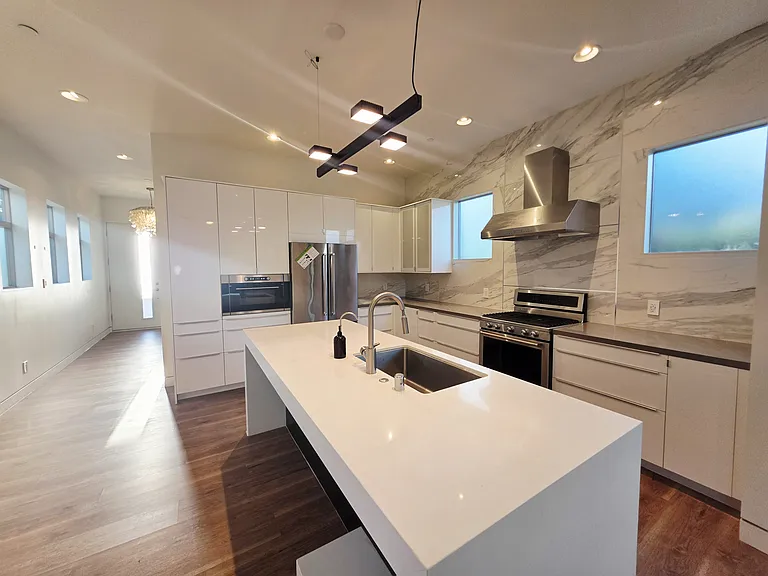 2830 Myrtle St — Photo 7