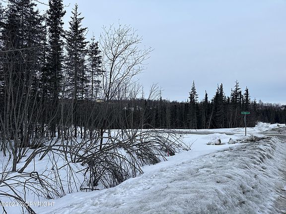4th image of L18-B2 W Lollybrock Dr