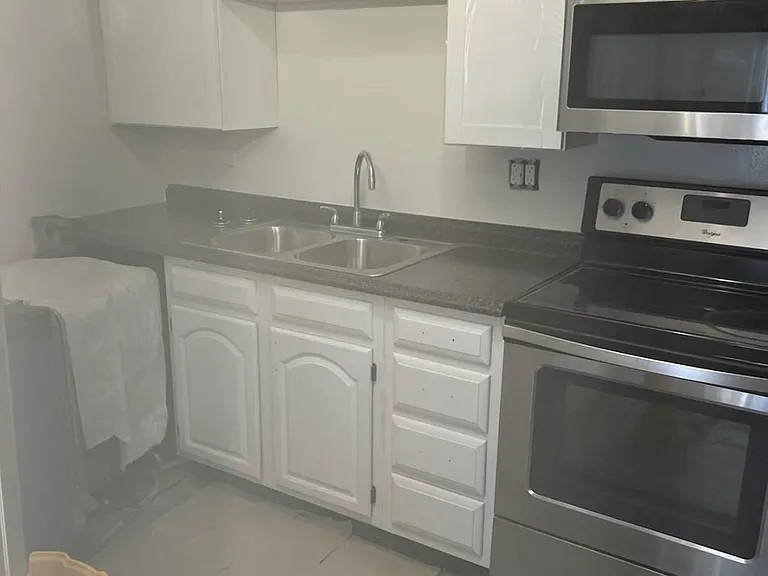 662 Spruce St #4 — Photo 1