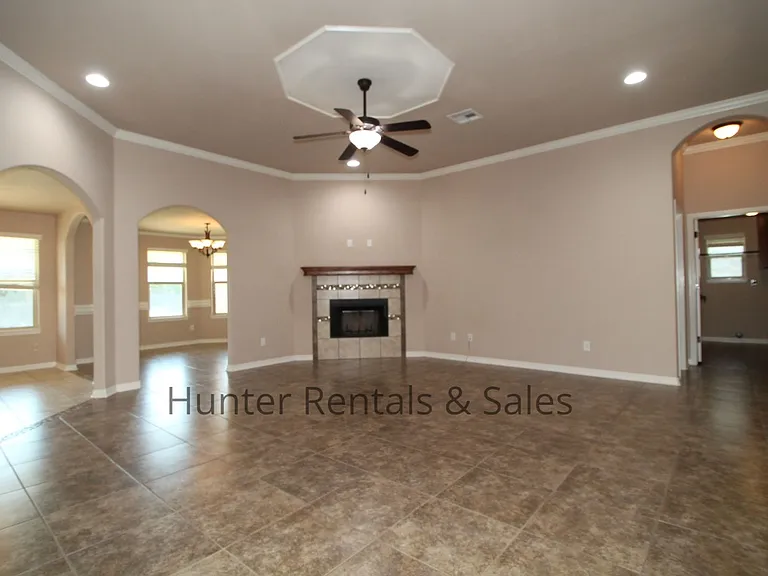 2522 Boxwood Dr — Photo 6
