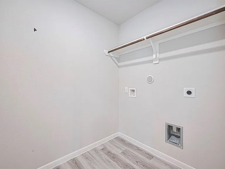 5818 Capri Forest Dr — Photo 10