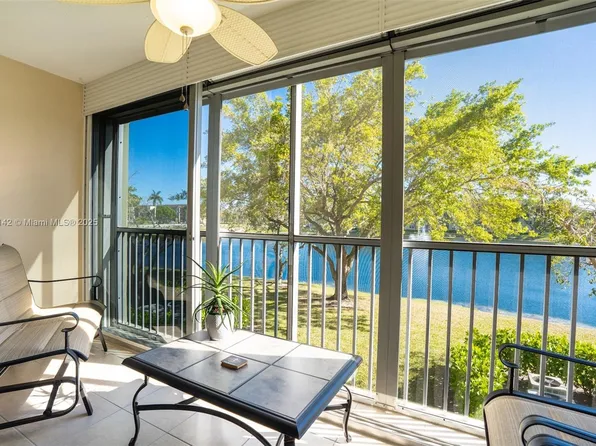 12900 SW 13th St APT 211E, Pembroke Pines, FL 33027
