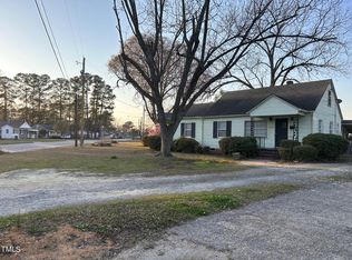 1212 W Divine St, Dunn, NC 28334
