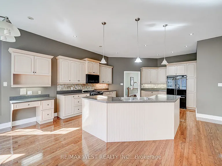 23 Hanover Ct — Photo 13