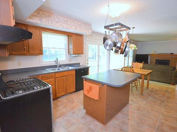 5th image of 920 Wheatly Dr