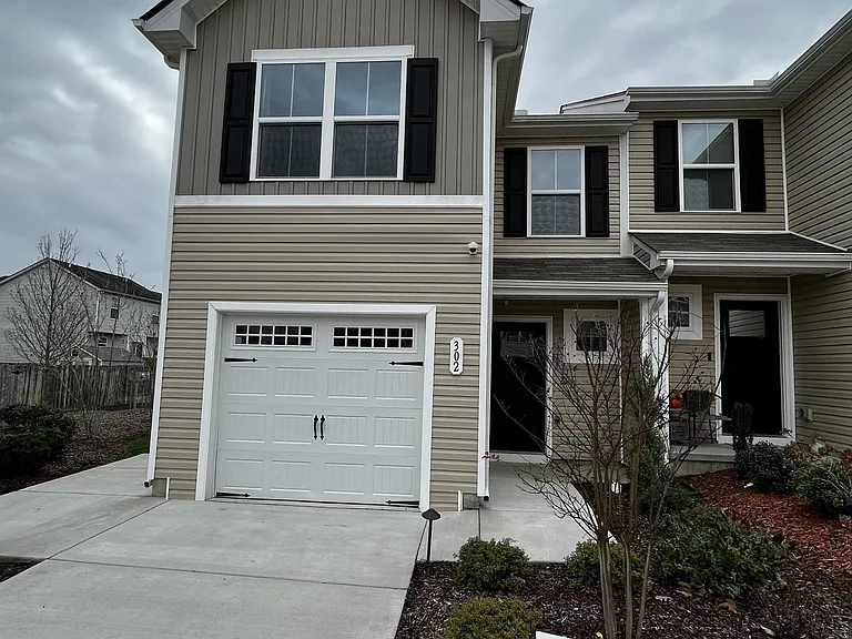 302 Sunny View Dr — Photo 1