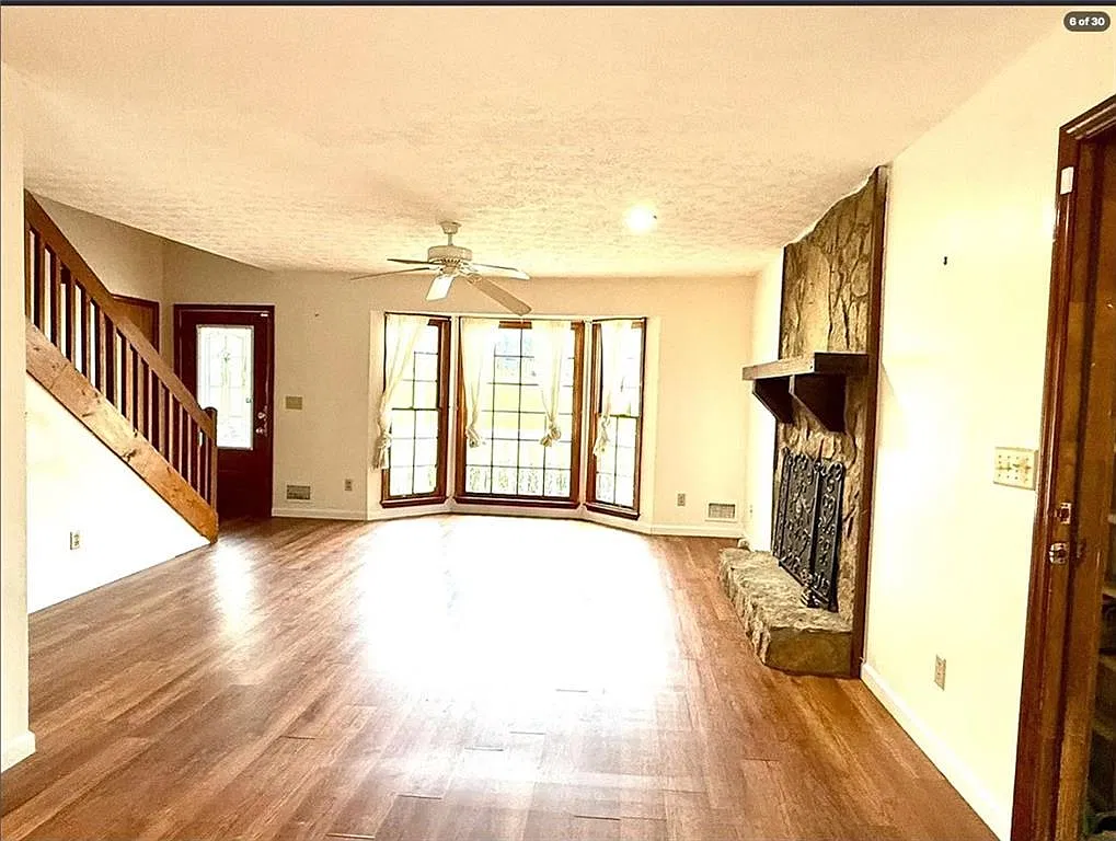 3 bed, 2.0 bath, 1820 sqft, $2,450 — Photo 4