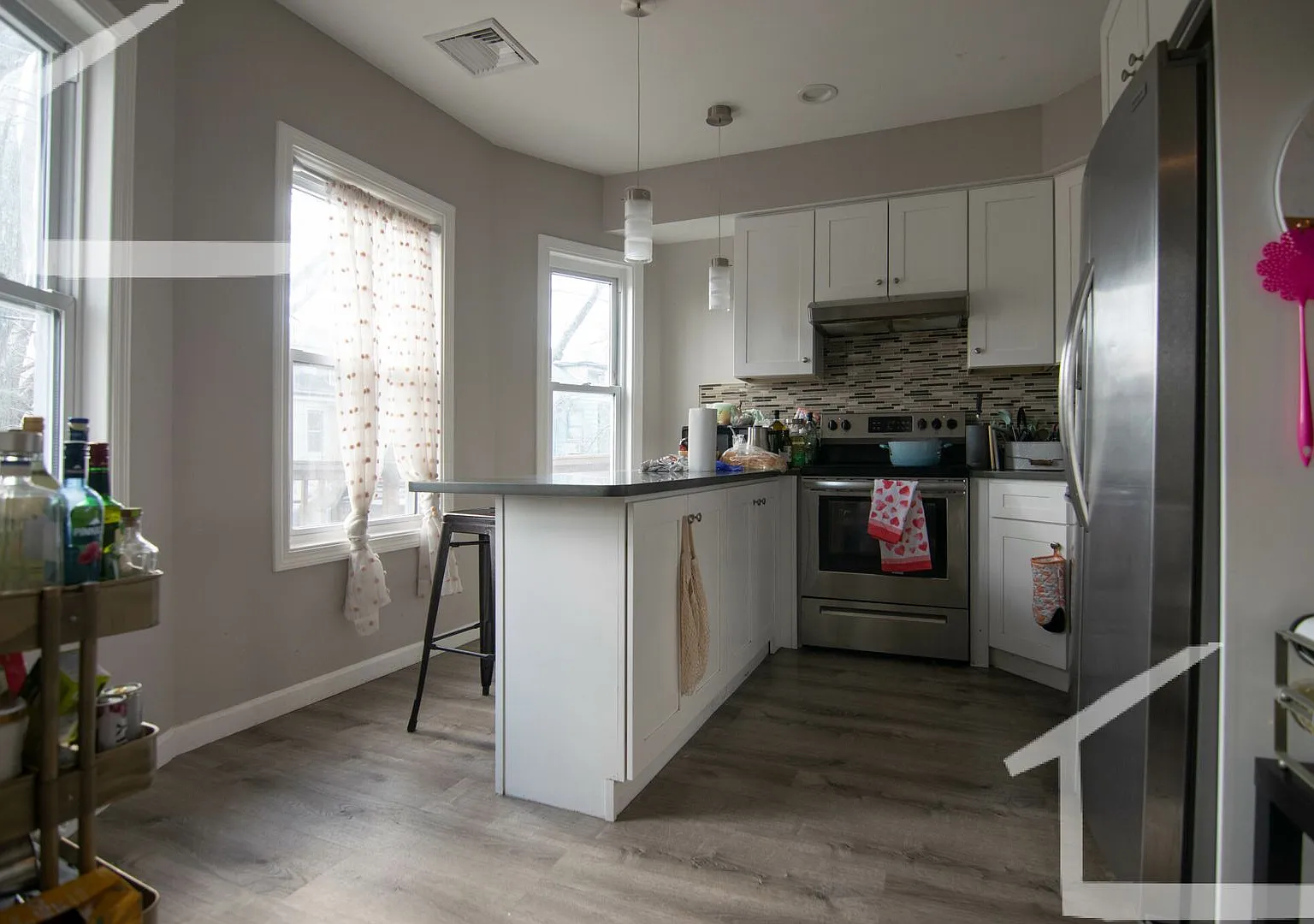 9/1 Large two-level 5BR/2BA near MBTA, BU & more — Photo 3