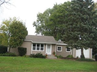 22 Lincoln St, Lake In The Hills, IL 60156