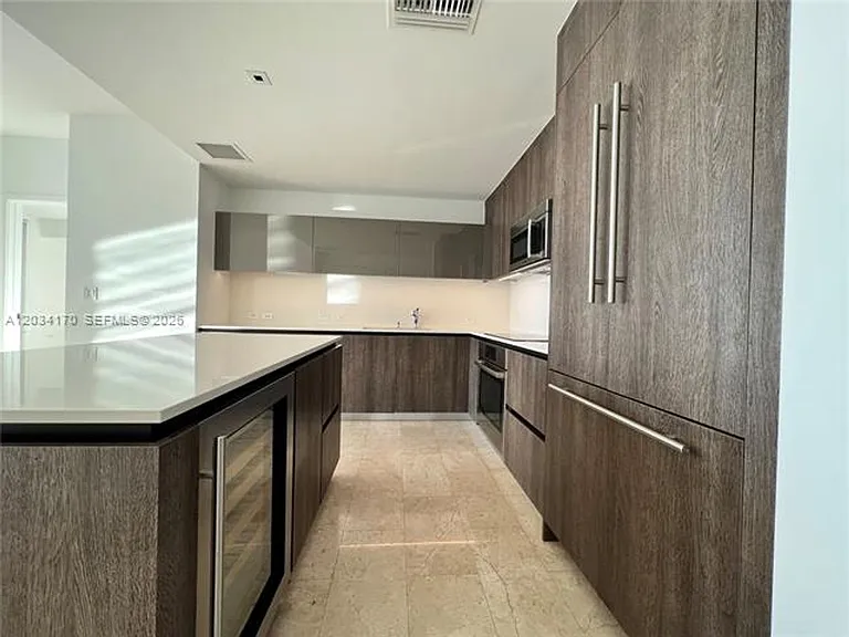 68 SE 6th St #3308 — Photo 9