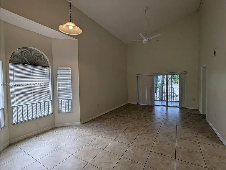 15201 Glenmoor Dr #15201 — Photo 6