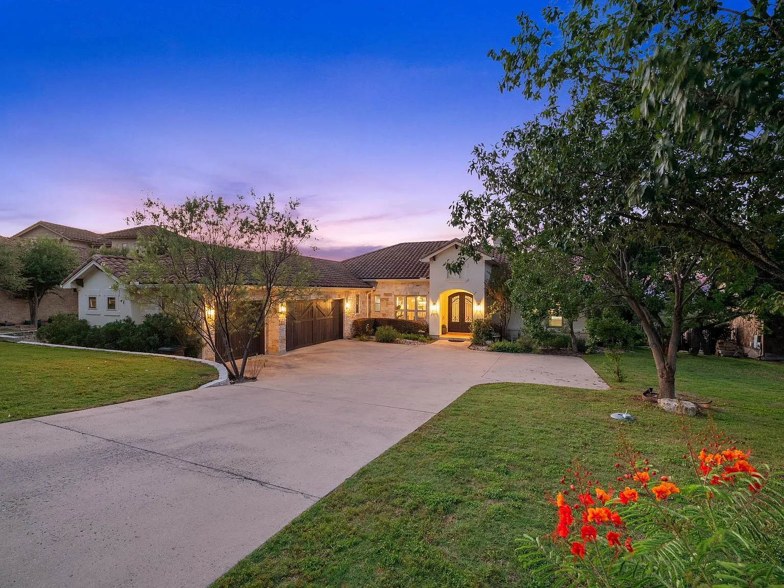 4 bed, 4.0 bath, 3854 sqft, $8,400 — Photo 3