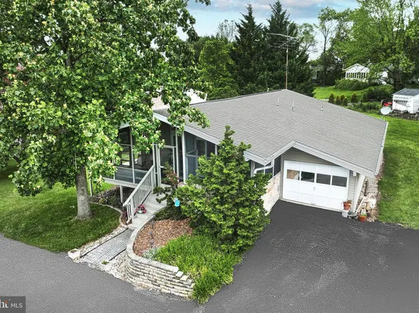 1024 Burnside Dr, Gettysburg, PA 17325