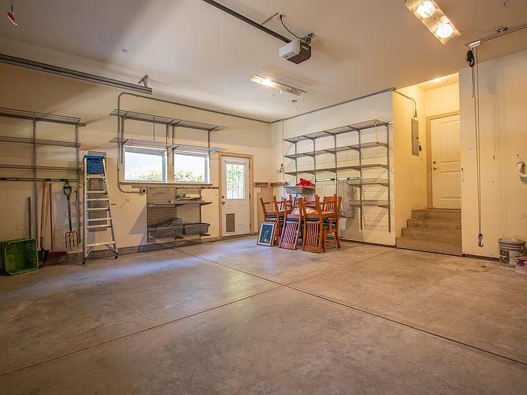 111 Misty Ct — Photo 32