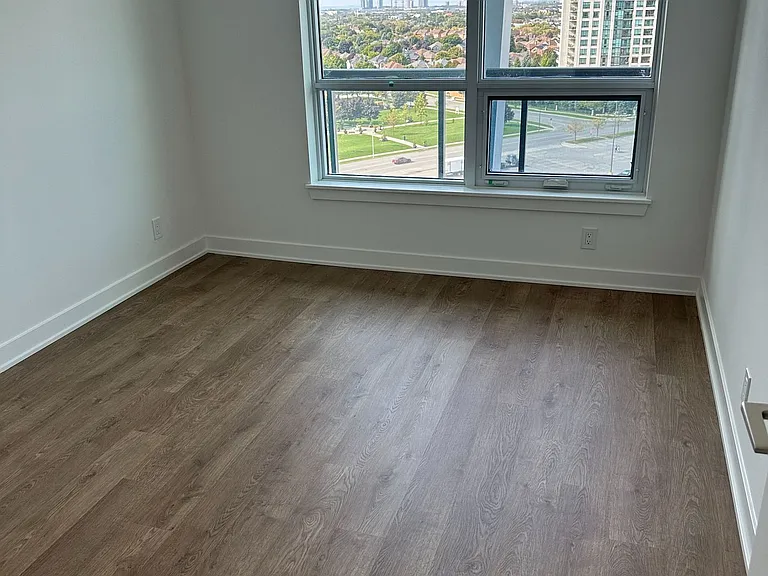 30 Upper Mall Way #906 — Photo 4