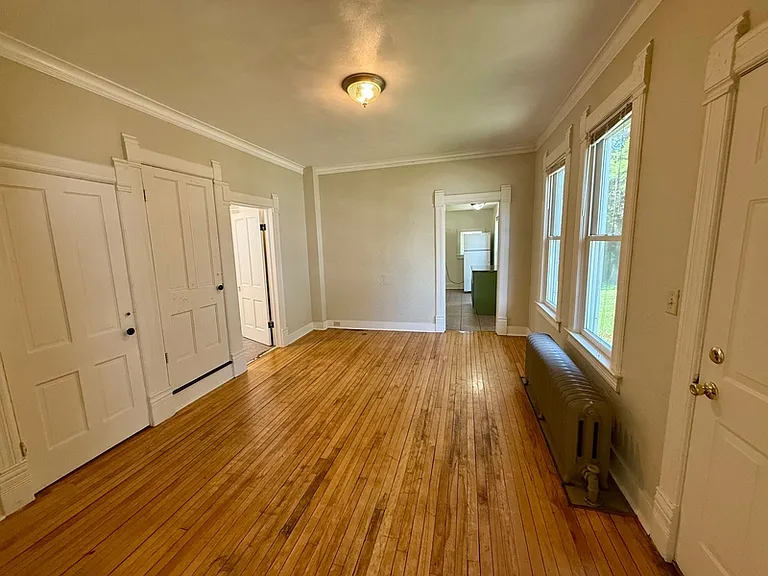 238 Scott Ave — Photo 10