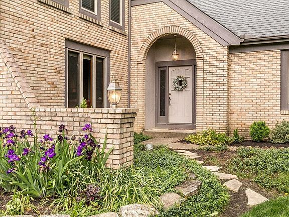 2nd image of 9586 Camelot St
