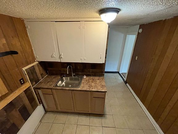 3rd image of 2415 N Highland Dr Unit B