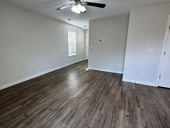 4th image of 744 Richie Ln SE
