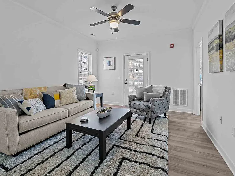 Blue Hill Apartments — Photo 6