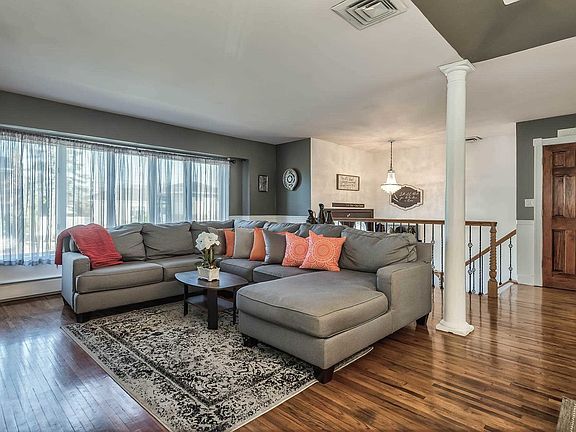 2nd image of 227 Bayview Ave
