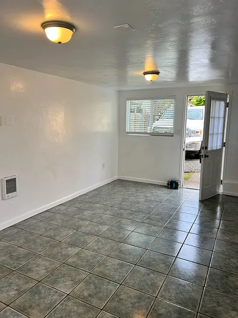 Building Photo - 484 River Loop 1