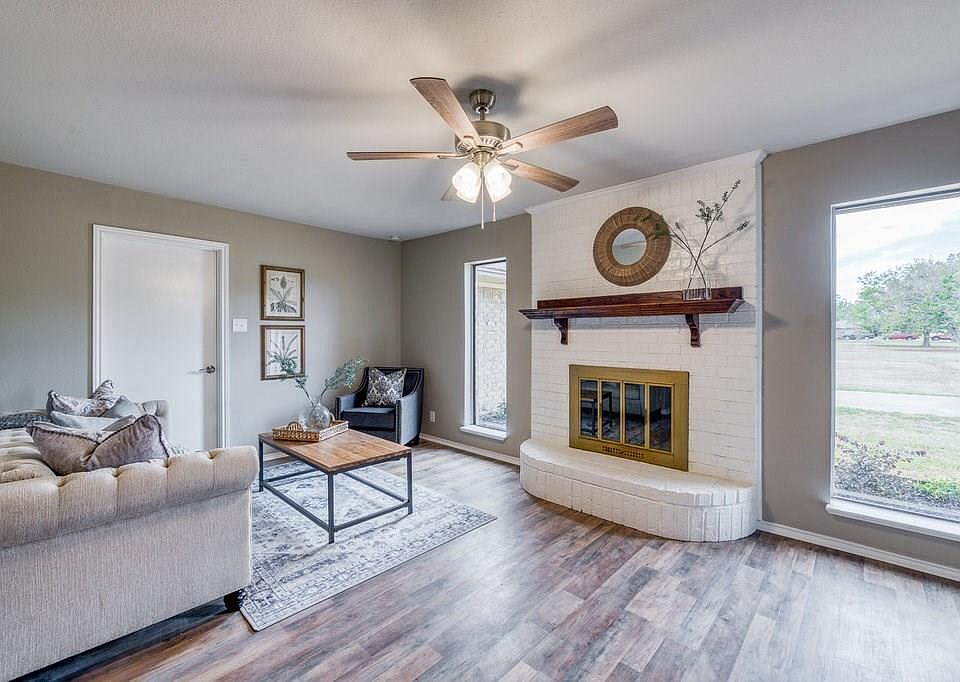 1st image of 608 Sunrise Dr