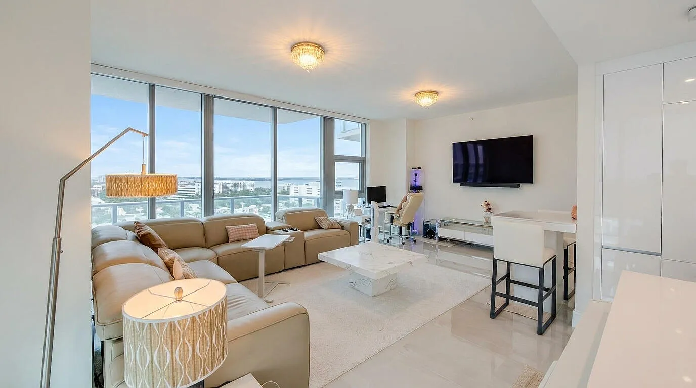 1 bed, 1.5 bath, 1086 sqft, $5,250 — Photo 2