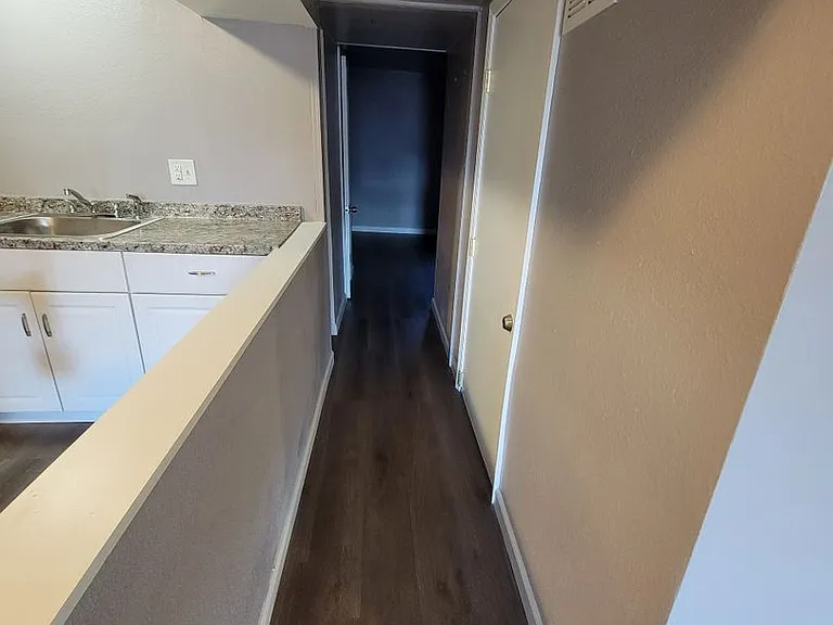 611 S Bernard St — Photo 3