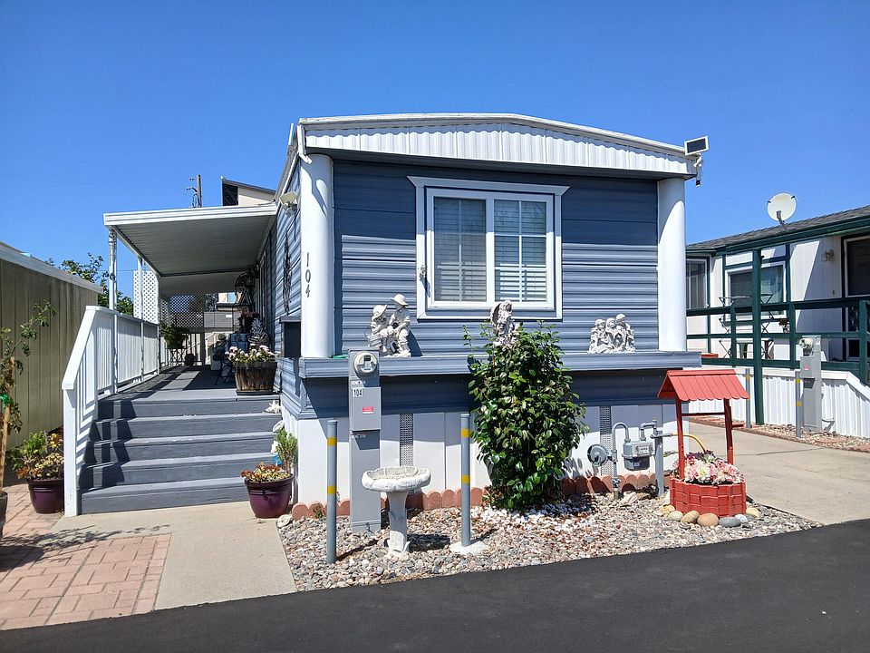 1st image of 1370 W Grand Avenue #104