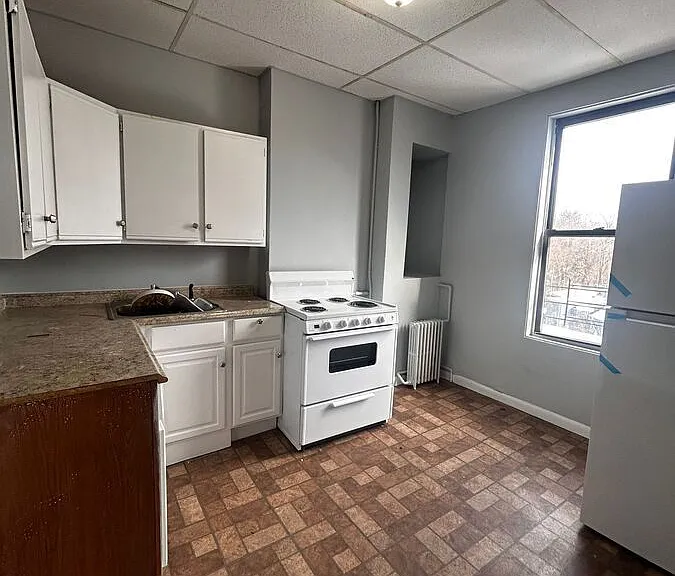 176 Palisade Ave — Photo 1