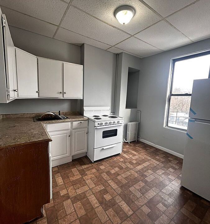 1st image of 176 Palisade Ave