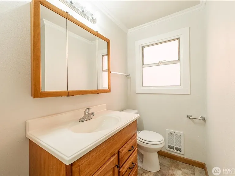 3307 NE 125th St — Photo 6