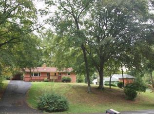 1704 Beech Dr, Johnson City, TN 37604