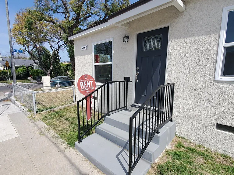 5668 N Elm Ave — Photo 10