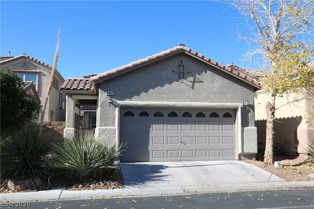 3 bed, 2.5 bath, 1694 sqft, $2,195 — Photo 1