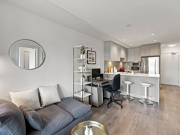 5th image of 707 Como Lake Ave #601